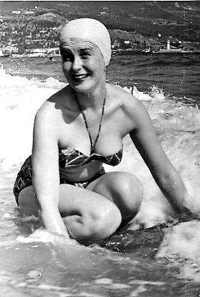 Да здравствует лето Винтажные фото знаменитых красавиц на пляже