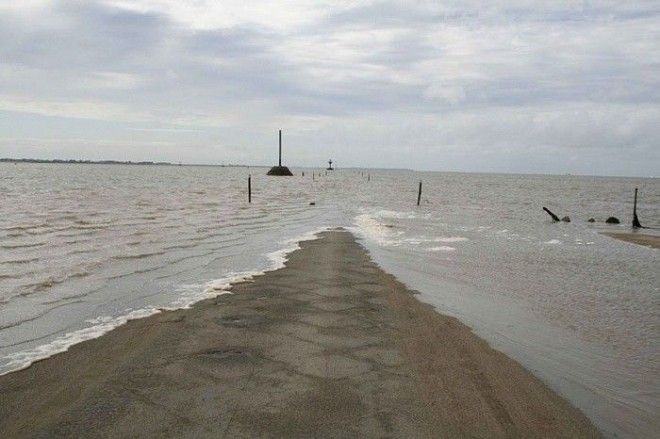 Дорога во Франции которая уходит под воду дважды в день