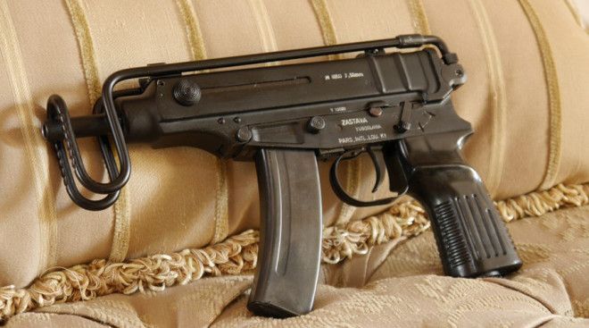 korpion vz 61 В ближнем бою чешский Скорпион страшен Оружие разработанное специально для танкистов имеет возможность переключаться на автоматический режим и выпускать по 840 выстрелов в минуту