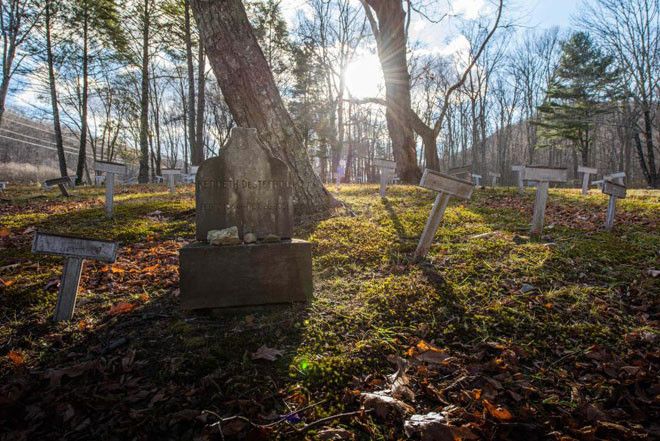 Заброшенная деревня где когдато проводили жуткие опыты над психически больными детьми