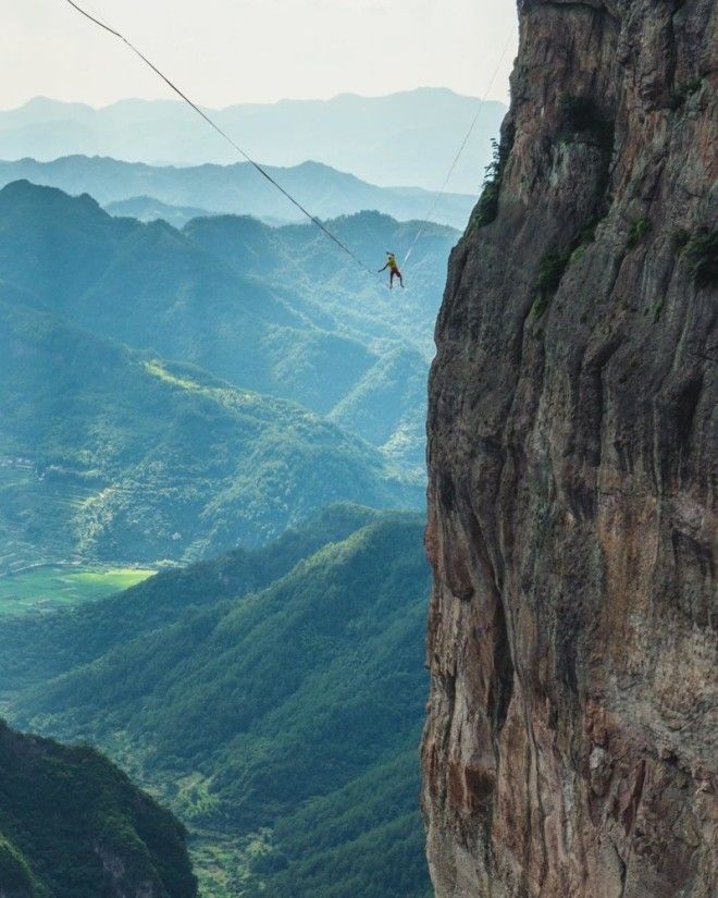 Безумные трюки которые заставят ваше сердце сжаться от ужаса адреналин адреналиновый спорт над пропастью по канату спорт хайлайнинг экстремалы экстремальное хобби