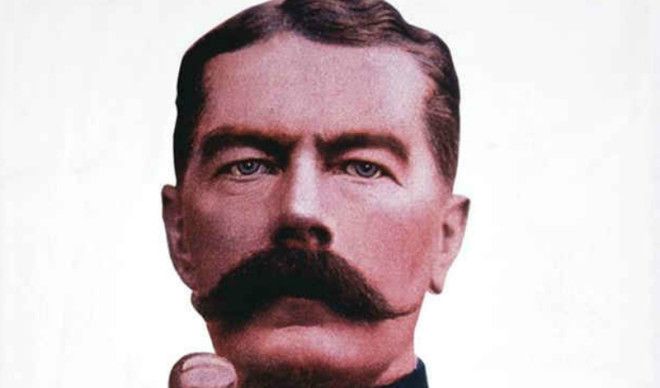 Призраки битвы Битву на Сомме не зря называют величайшей трагедией британской армии Сегодня же находятся эксперты вполне серьезно пытающиеся обосновать неудачу англичан внезапным явлением призрака на поле боя Дело в том что атаку без приказа начали солдаты 2го батальона Суффолкского полка Немногие выжившие рапортовали что приказ о наступлении отдал никто иной как лорд Китченер И все бы ничего да только Китченер скончался за месяц до описываемых событий